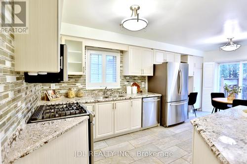 135 Stonebriar Drive, Vaughan, ON - Indoor Photo Showing Kitchen