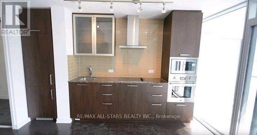 2712 - 14 York Street, Toronto, ON - Indoor Photo Showing Kitchen