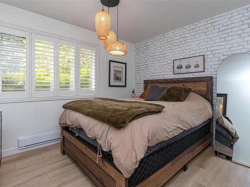 615 Goldstream Ave, Langford, BC - Indoor Photo Showing Bedroom