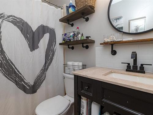 615 Goldstream Ave, Langford, BC - Indoor Photo Showing Bathroom