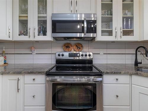 615 Goldstream Ave, Langford, BC - Indoor Photo Showing Kitchen