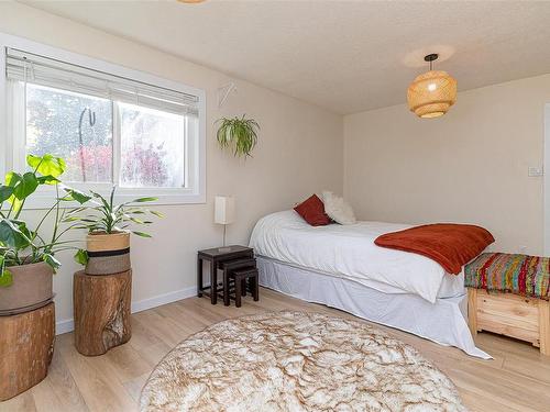 615 Goldstream Ave, Langford, BC - Indoor Photo Showing Bedroom