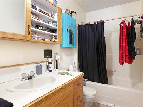 455 3Rd St, Courtenay, BC - Indoor Photo Showing Bathroom