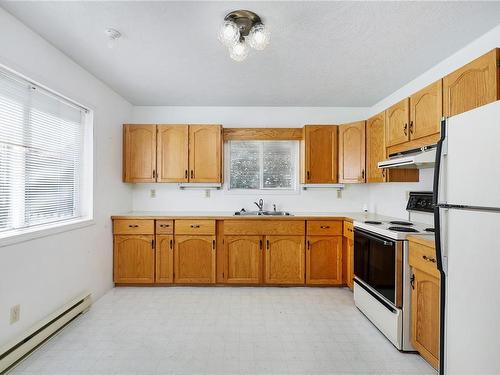 455 3Rd St, Courtenay, BC - Indoor Photo Showing Kitchen With Double Sink