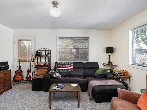 455 3Rd St, Courtenay, BC - Indoor Photo Showing Living Room