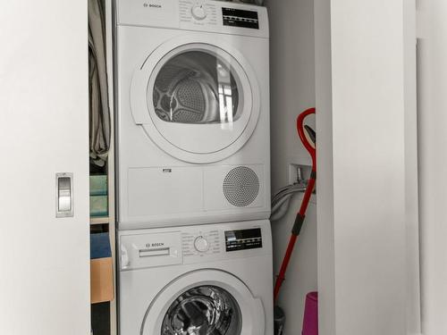 1208-848 Yates St, Victoria, BC - Indoor Photo Showing Laundry Room