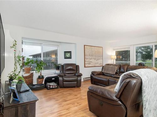 303-501 9Th Ave, Campbell River, BC - Indoor Photo Showing Living Room