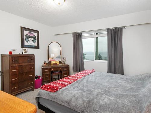 303-501 9Th Ave, Campbell River, BC - Indoor Photo Showing Bedroom