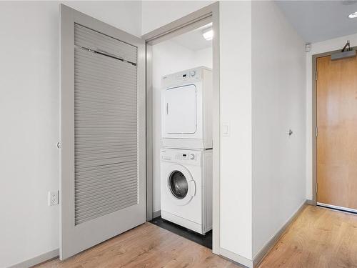 501-834 Johnson St, Victoria, BC - Indoor Photo Showing Laundry Room