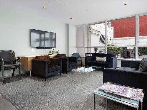 501-834 Johnson St, Victoria, BC - Indoor Photo Showing Living Room