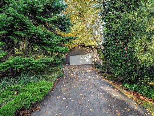 4695 Hillwood Rd, Saanich, BC 