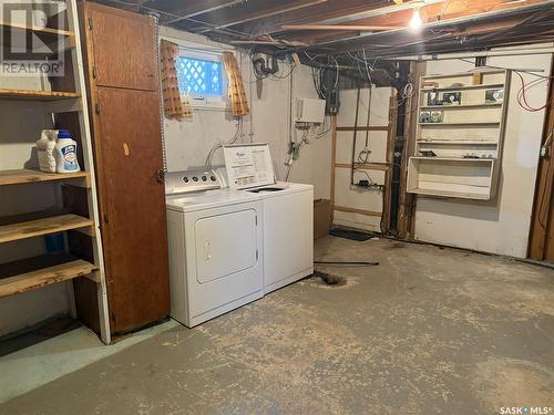 1332 6Th Avenue Nw, Moose Jaw, SK - Indoor Photo Showing Laundry Room