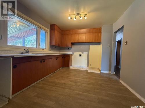 1332 6Th Avenue Nw, Moose Jaw, SK - Indoor Photo Showing Kitchen