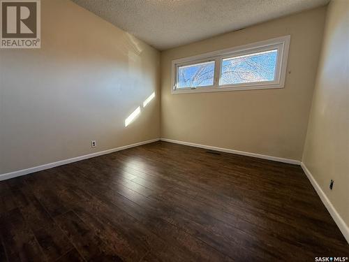 1332 6Th Avenue Nw, Moose Jaw, SK - Indoor Photo Showing Other Room