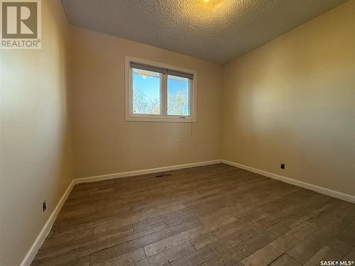 1332 6Th Avenue Nw, Moose Jaw, SK - Indoor Photo Showing Other Room