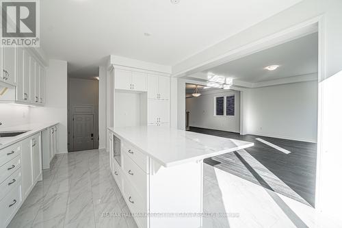 713 Mika Street, Innisfil, ON - Indoor Photo Showing Kitchen