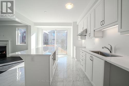 713 Mika Street, Innisfil, ON - Indoor Photo Showing Kitchen