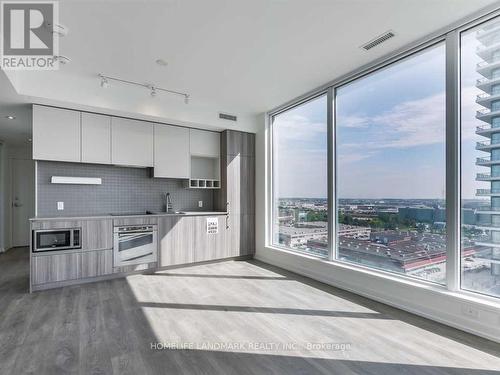 2203 - 898 Portage Parkway, Vaughan, ON - Indoor Photo Showing Kitchen With Upgraded Kitchen