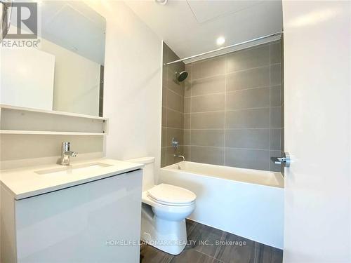 2203 - 898 Portage Parkway, Vaughan, ON - Indoor Photo Showing Bathroom