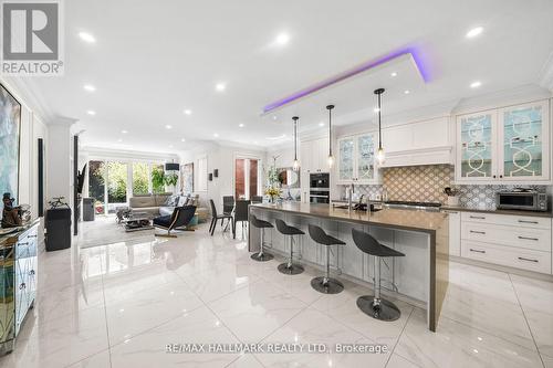 37 Copperstone Crescent, Richmond Hill, ON - Indoor Photo Showing Kitchen With Upgraded Kitchen