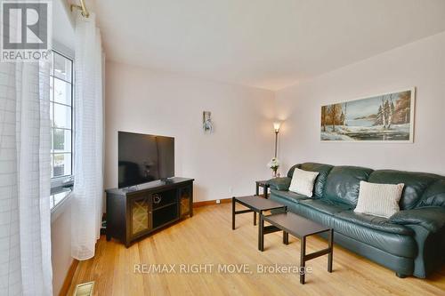 49 Elmer Avenue, Orillia, ON - Indoor Photo Showing Living Room