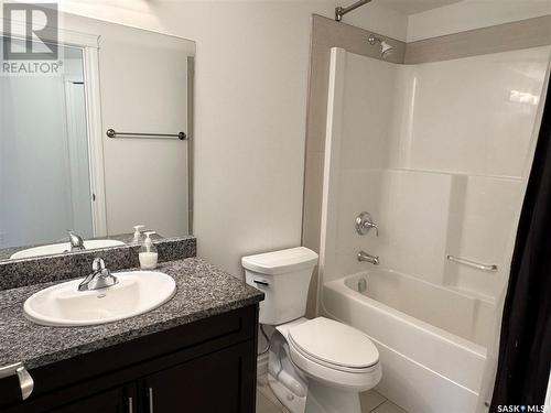 207 412 Willowgrove Square, Saskatoon, SK - Indoor Photo Showing Bathroom