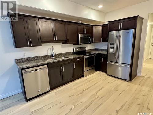 207 412 Willowgrove Square, Saskatoon, SK - Indoor Photo Showing Kitchen