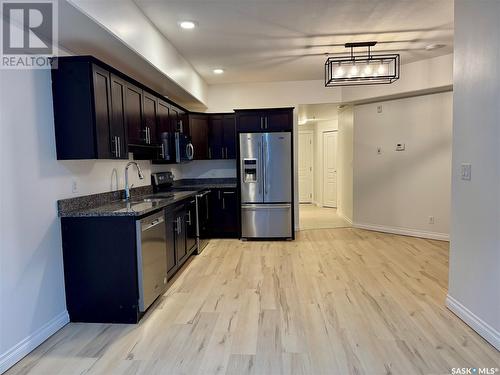 207 412 Willowgrove Square, Saskatoon, SK - Indoor Photo Showing Kitchen