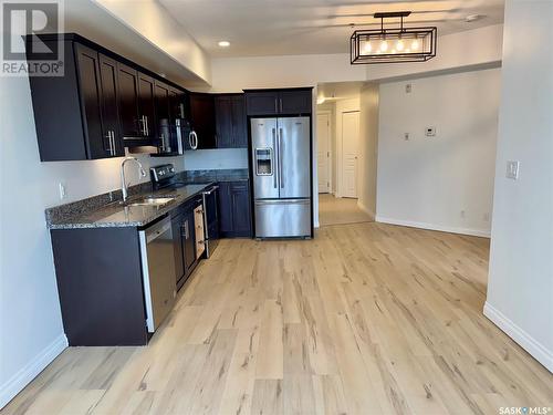 207 412 Willowgrove Square, Saskatoon, SK - Indoor Photo Showing Kitchen With Double Sink