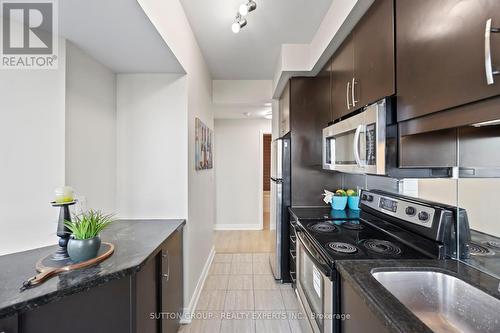 1901 - 60 Absolute Avenue, Mississauga, ON - Indoor Photo Showing Kitchen