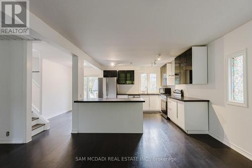 1531 Glenburnie Road, Mississauga, ON - Indoor Photo Showing Kitchen