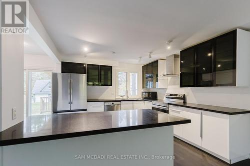 1531 Glenburnie Road, Mississauga, ON - Indoor Photo Showing Kitchen