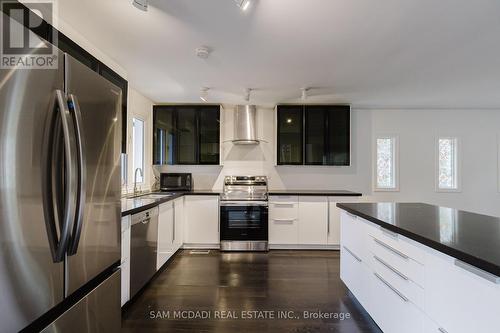 1531 Glenburnie Road, Mississauga, ON - Indoor Photo Showing Kitchen With Upgraded Kitchen