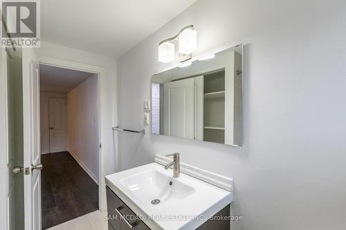 1531 Glenburnie Road, Mississauga, ON - Indoor Photo Showing Bathroom