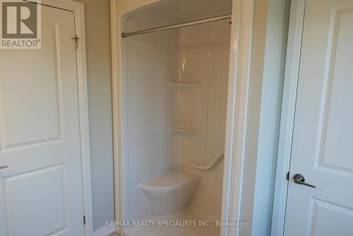 22 Bur Oak Drive, Thorold, ON - Indoor Photo Showing Bathroom