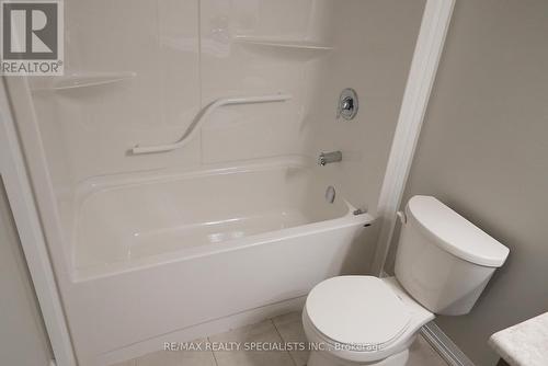 22 Bur Oak Drive, Thorold, ON - Indoor Photo Showing Bathroom