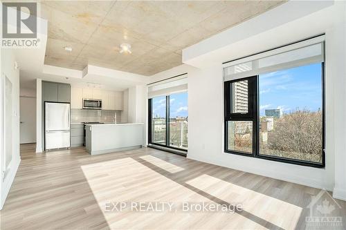 504 - 820 Archibald Avenue, Ottawa, ON - Indoor Photo Showing Kitchen