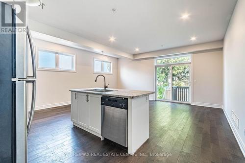 103 Manhattan Court, St. Catharines, ON - Indoor Photo Showing Kitchen With Double Sink