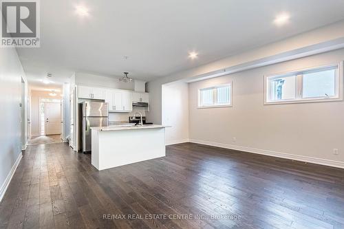 103 Manhattan Court, St. Catharines, ON - Indoor Photo Showing Kitchen