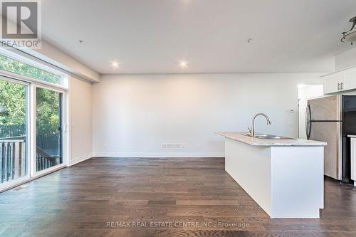 103 Manhattan Court, St. Catharines, ON - Indoor Photo Showing Kitchen