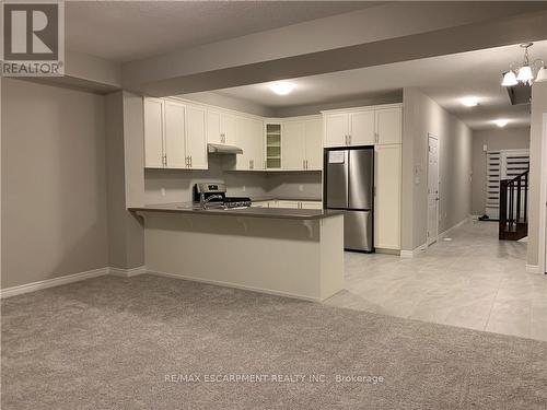 34 Zoe Lane, Hamilton, ON - Indoor Photo Showing Kitchen