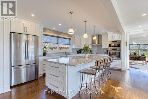 322 Russ Road, Grimsby, ON - Indoor Photo Showing Kitchen With Upgraded Kitchen