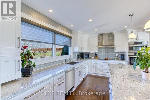 322 Russ Road, Grimsby, ON - Indoor Photo Showing Kitchen With Upgraded Kitchen