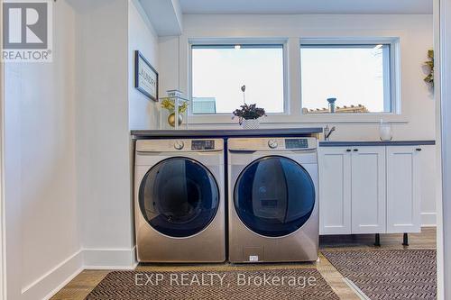 322 Russ Road, Grimsby, ON - Indoor Photo Showing Laundry Room