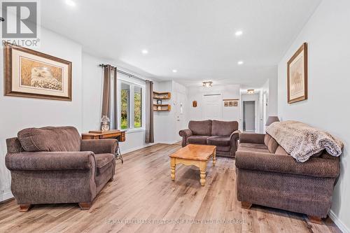 4374 Duff Road, South Frontenac (Frontenac South), ON - Indoor Photo Showing Living Room