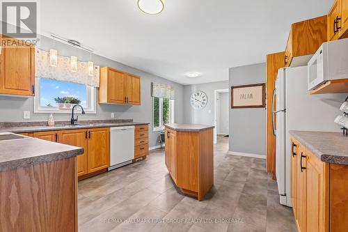 4374 Duff Road, South Frontenac (Frontenac South), ON - Indoor Photo Showing Kitchen With Double Sink