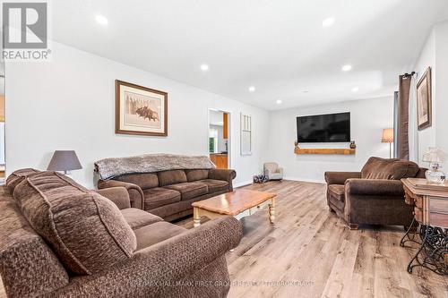 4374 Duff Road, South Frontenac (Frontenac South), ON - Indoor Photo Showing Living Room