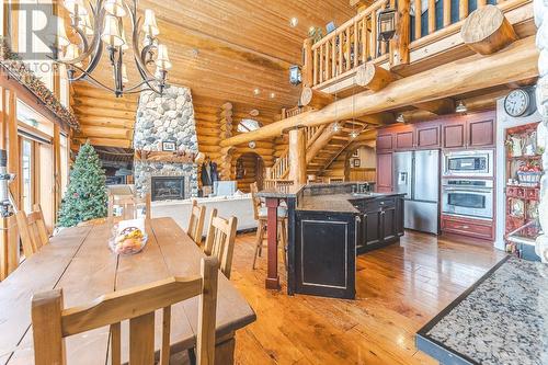 2439 Fairways Drive, Kamloops, BC - Indoor Photo Showing Dining Room