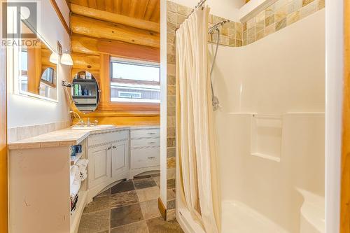 2439 Fairways Drive, Kamloops, BC - Indoor Photo Showing Bathroom