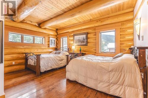 2439 Fairways Drive, Kamloops, BC - Indoor Photo Showing Bedroom